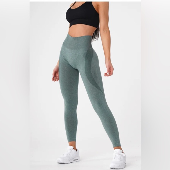 NVGTN Forest Green Contour Seamless Leggings
Size Medium - Picture 1 of 7